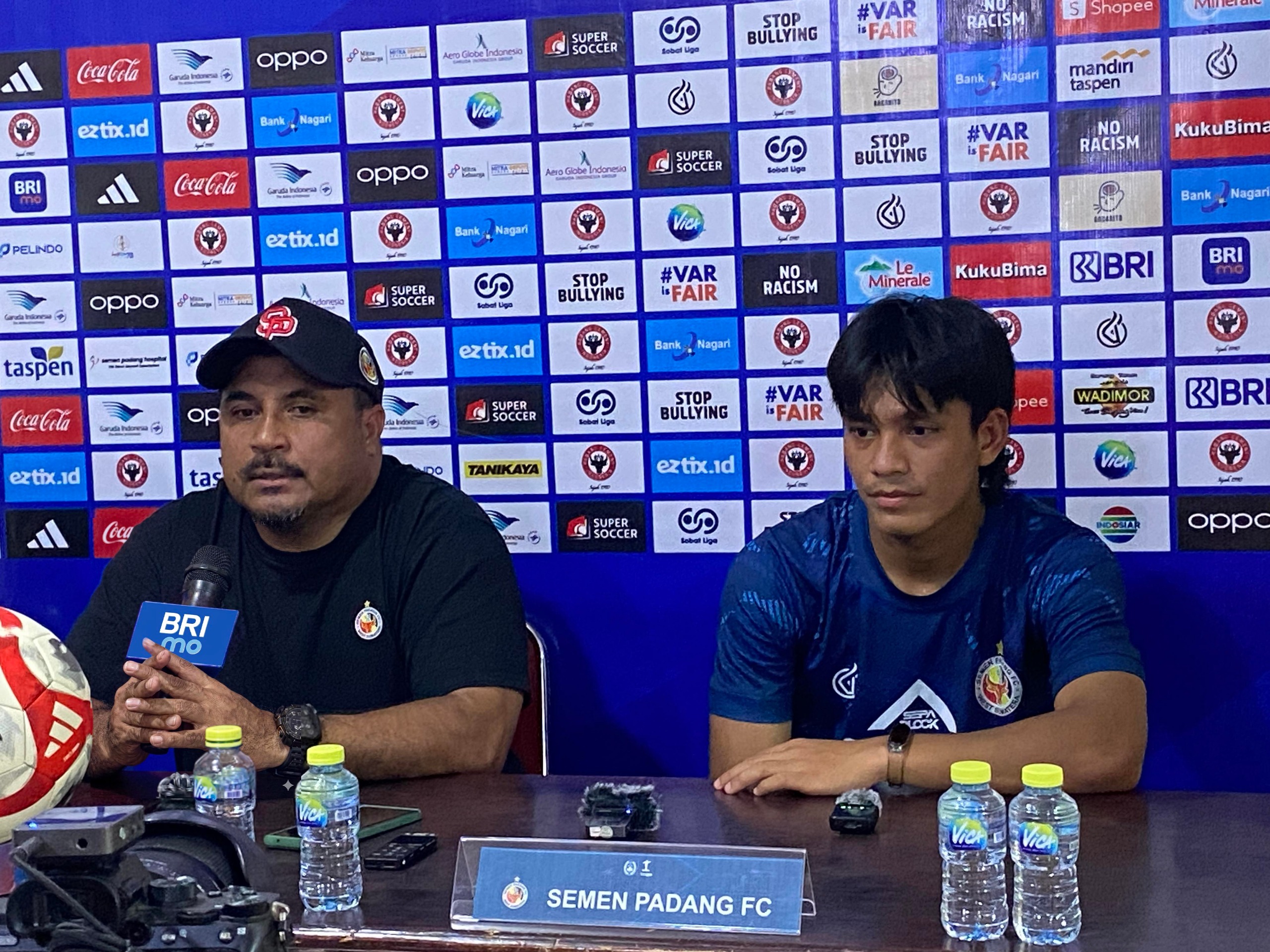 Coach Imran dan Ripal Wahyudi (Foto :Semen Padang FC)