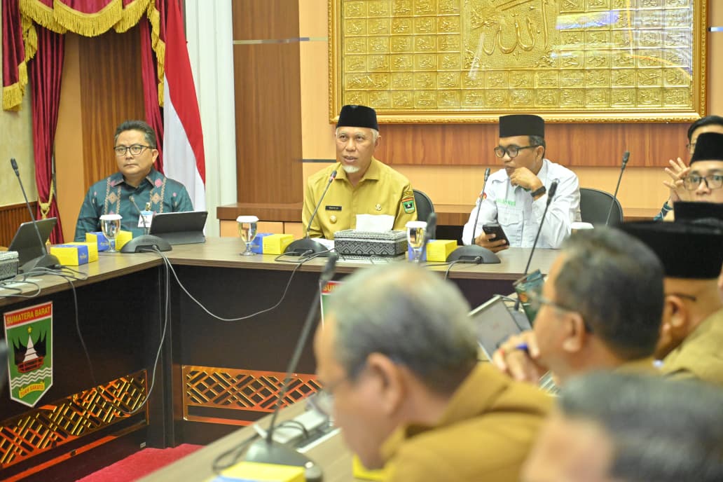 Gubernur Sumatera Barat, Mahyeldi Ansharullah memaparkan perkembangan ekonomi dan keuangan syariah di Sumbar. Foto Adpsb. 