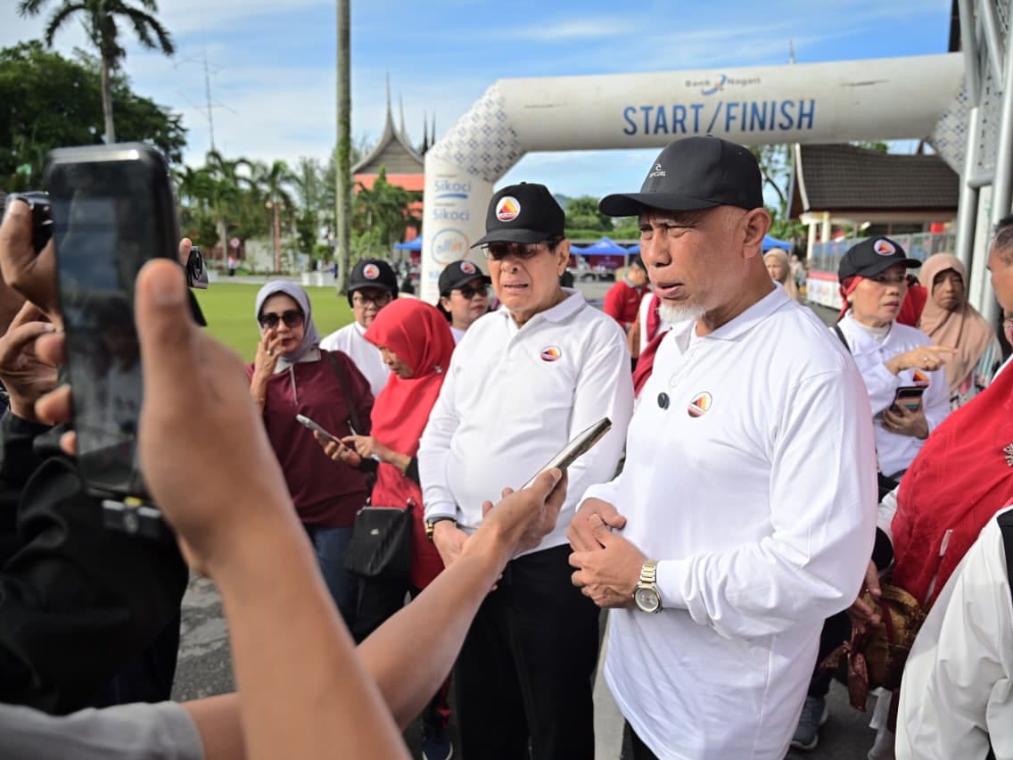 Gubernur Sumbar, Mahyeldi, membuka kegiatan Gebyar Gebu Minang Kota Padang, Minggu (17/5/2026) di Padang. Foto Adpsb. 
