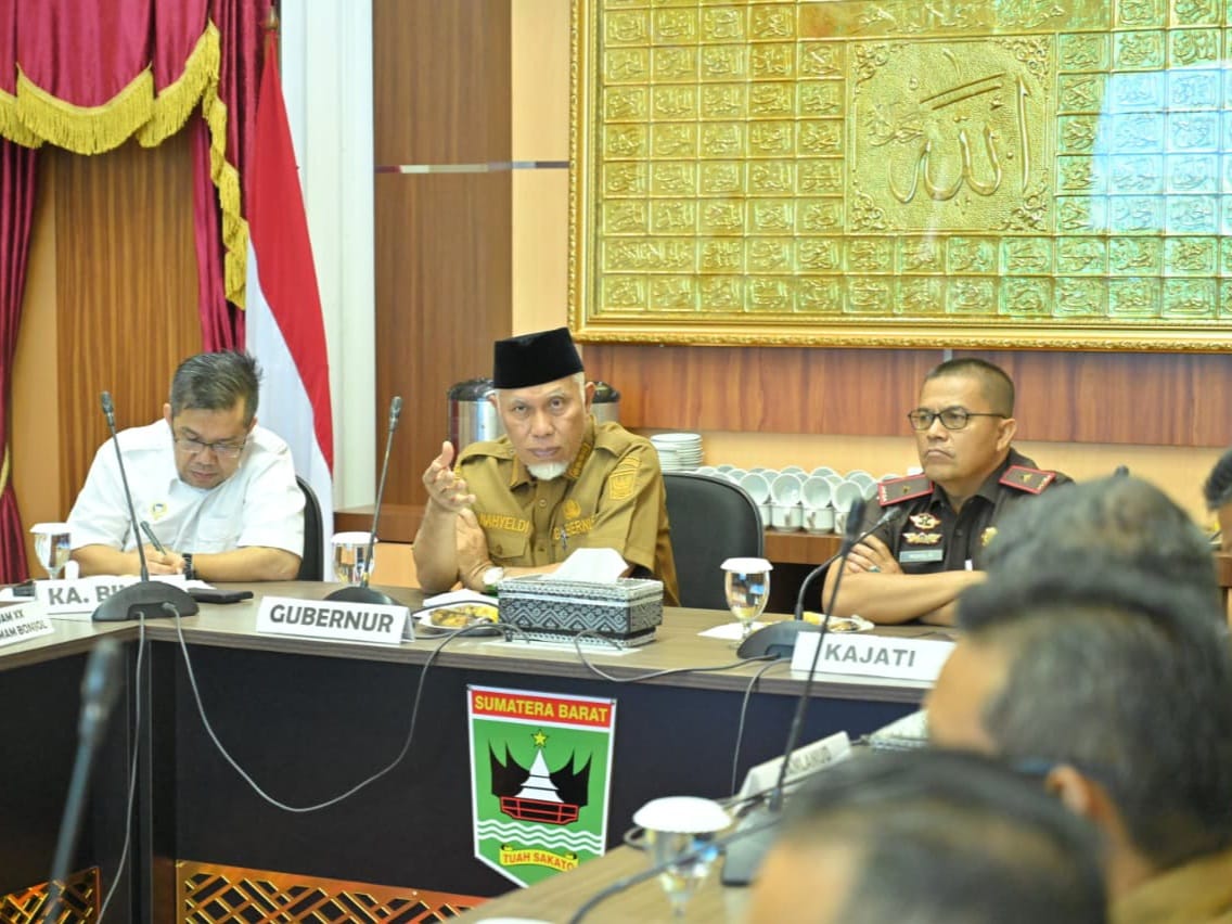 Gubernur Sumbar Mahyeldi dan Forkopimda saat FGD di Istana Gubernur, Selasa (19/5/2026). Foto Adpsb. 