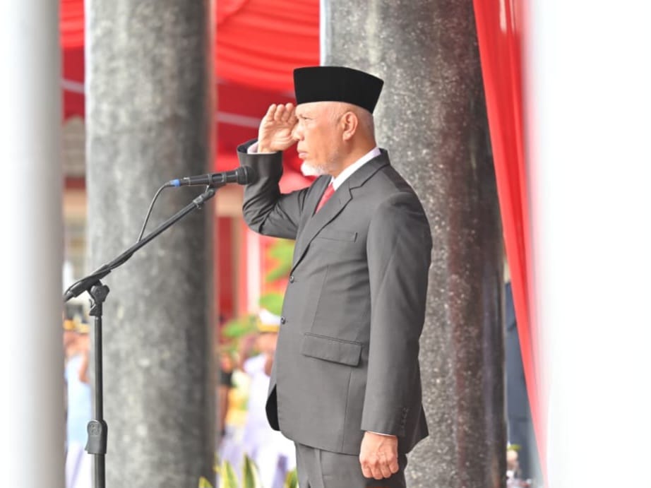 Gubernur Sumatera Barat, Mahyeldi Ansharullah memimpin Upacara Peringatan Hari Kebangkitan Nasional (Harkitnas) ke-118 tingkat Provinsi Sumbar di Halaman Kantor Gubernur Sumbar, Rabu (20/5/2026). Foto Adpsb. 