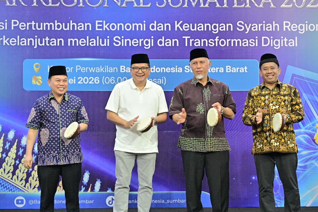 Gubernur Sumbar Mahyeldi saat menghadiri kegiatan DAUN (Dari Nagari Untuk Negeri) Syariah Festival di Padang, Minggu (24/5/2026). Foto Adpsb. 