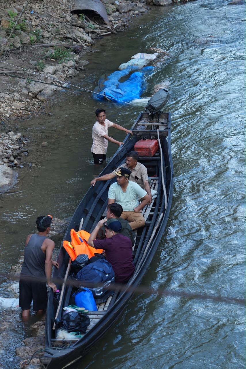 Wagub Sumbar, Vasko Ruseimy menembus kawasan pedalaman di Nagari Sungai Lolo, Kecamatan Mapat Tunggul Selatan, Kabupaten Pasaman, Rabu (27/5/2026). Foto Adpsb. 