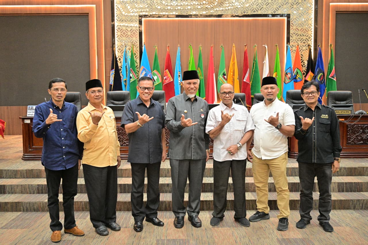 Gubernur Sumatera Barat Mahyeldi setelah Rapat Paripurna DPRD Sumbar, di Padang, Senin (22/6/2026). Foto Adpsb. 