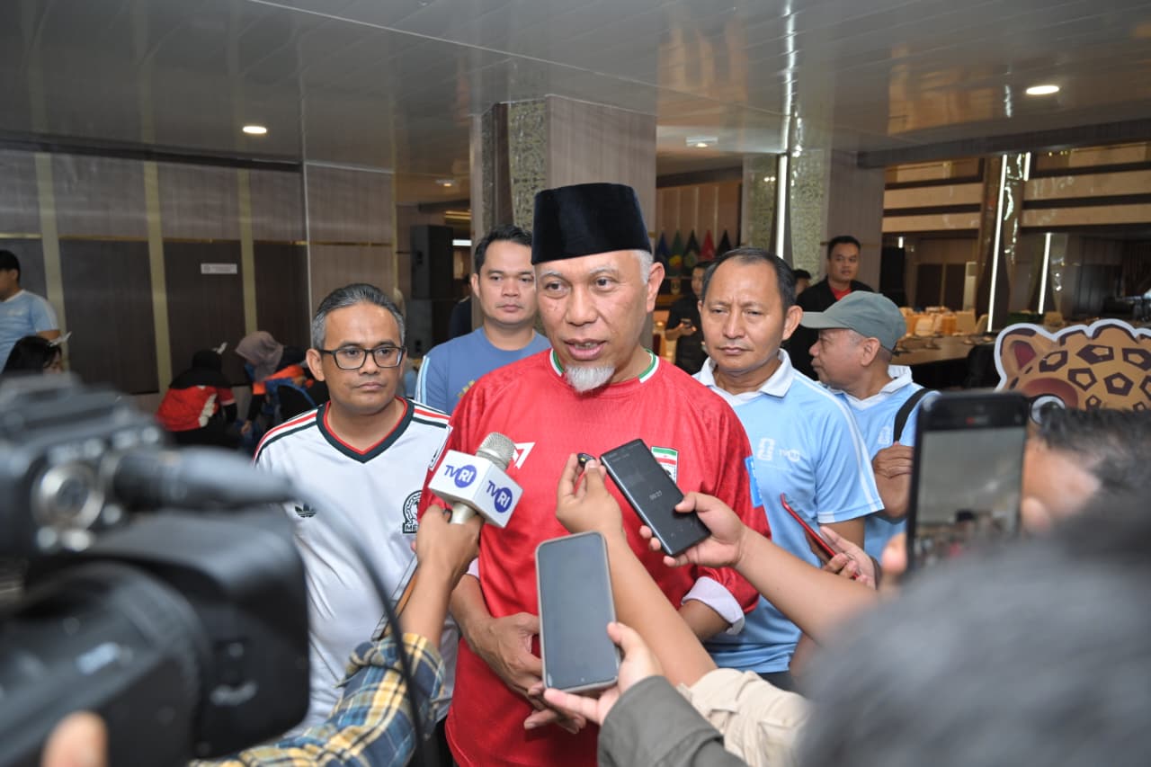 Gubernur Sumatera Barat Mahyeldi, setelah membuka Sharia Financial Talk (SHIFT) 2026 di Padang. Foto Adpsb. 
