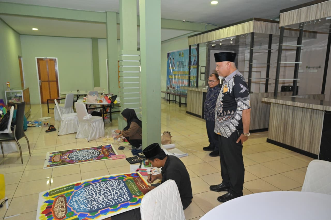 Gubernur Sumbar Mahyeldi, meninjau pelaksanaan pemusatan latihan (Training Center/TC) calon peserta di Balai Besar Pendidikan dan Pelatihan Kesejahteraan Sosial (BBPPKS) Regional I Sumatera, Padang. Foto Adpsb. 