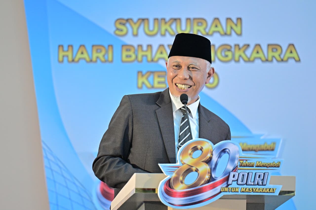 Gubernur Mahyeldi: atas nama Pemerintah Provinsi Sumatera Barat, kami mengucapkan selamat Hari Bhayangkara ke-80 kepada seluruh jajaran Kepolisian Republik Indonesia. Foto Adpsb. 