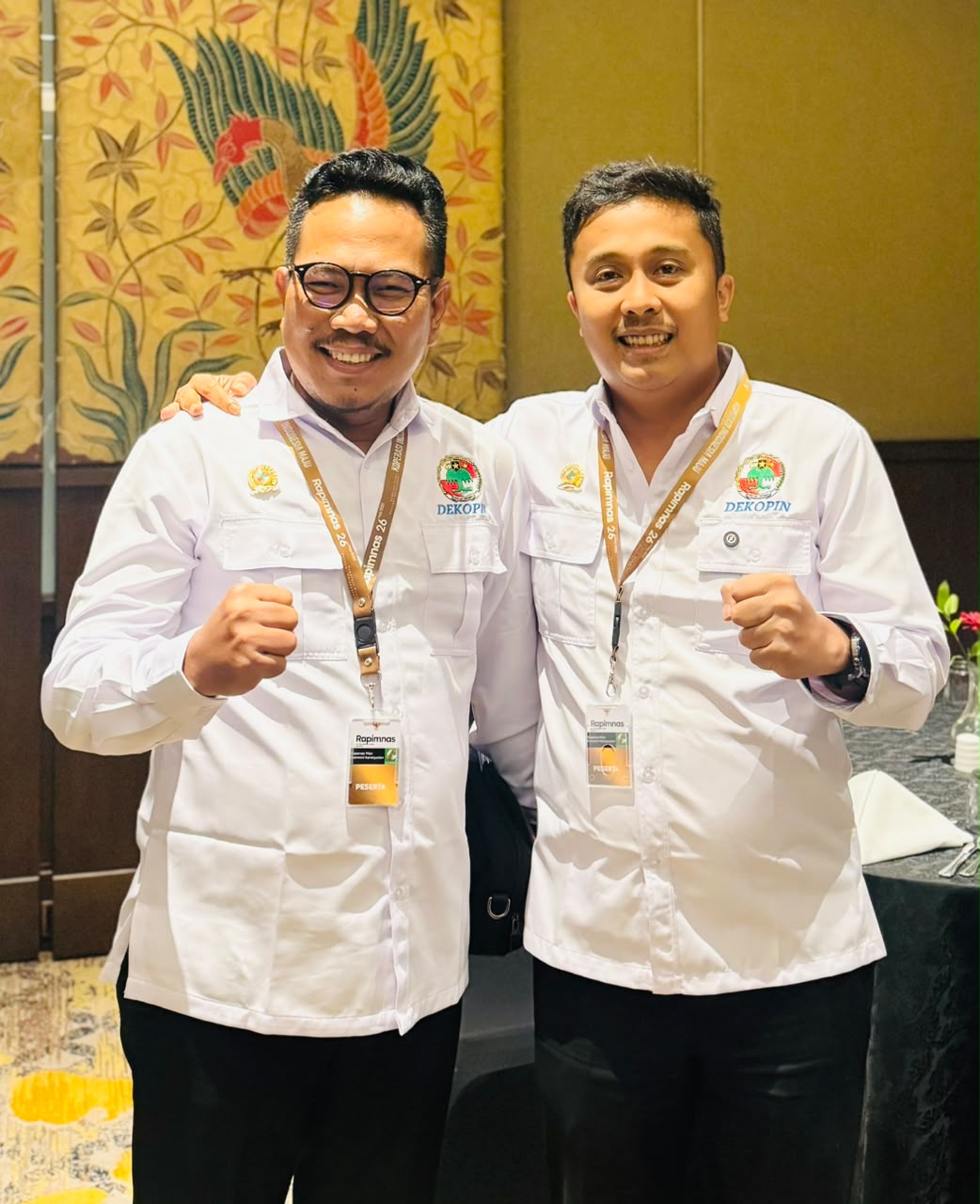 Wakil Gubernur Sumbar, Vasko Ruseimy (kanan) dan Ketua Dekopinwil Sumbar, Gun Sugianto. Foto Adpsb. 