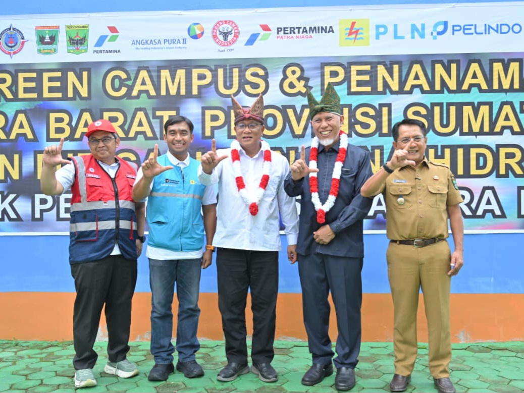 Gubernur Sumbar Mahyeldi dan Menteri Lingkungan Hidup Moh Jumhur Hidayat, mencanangkan Gerakan Tobat Ekologis di Politeknik Pelayaran Sumatera Barat, Kabupaten Padang Pariaman, Selasa (14/7/2026). Foto Adpsb. 