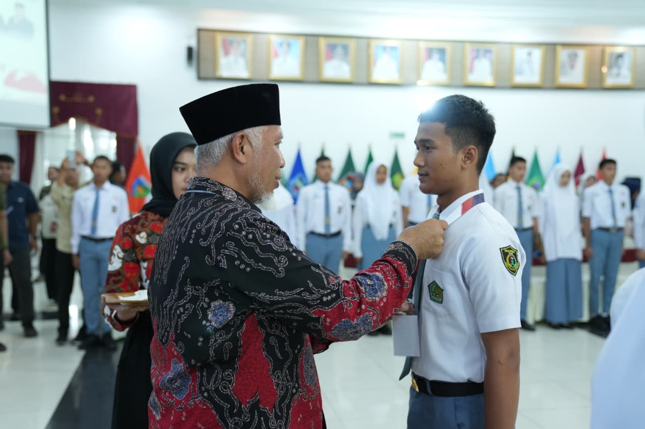 Gubernur Sumatera Barat, Mahyeldi Ansharullah resmi membuka Pemusatan Diklat Calon Pasukan Pengibar Bendera Pusaka Provinsi Sumbar Tahun 2026 di Auditorium Gubernuran, Sabtu (1/8/2026). Foto Adpsb. 
