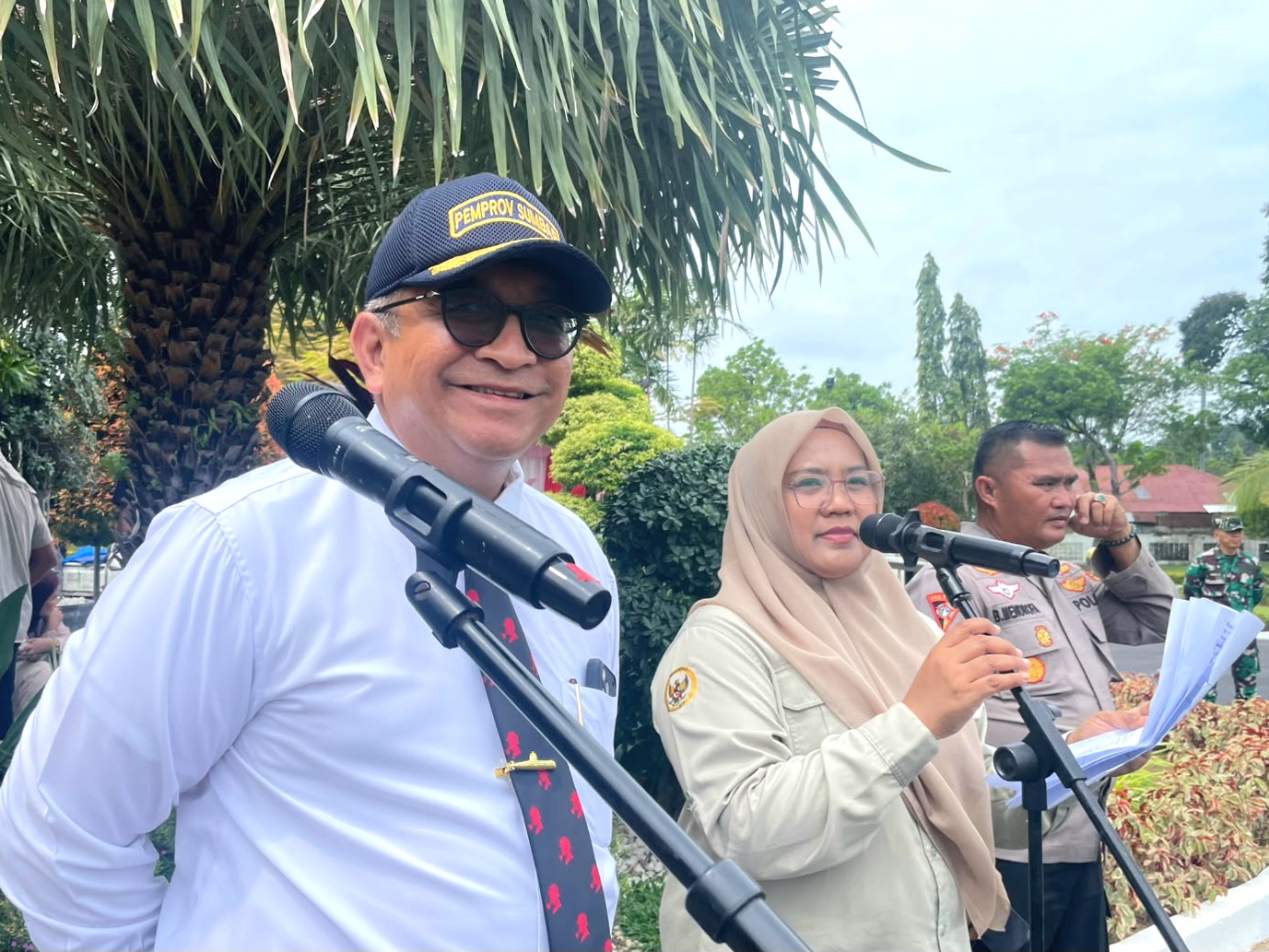 Kepala Biro Umum Sekretariat Daerah Provinsi Sumbar, Andree Harmadi Algamar, memimpin Gladi (persiapan) Upacara HUT Kemerdekaan di Sumbar. Foto Adpsb. 