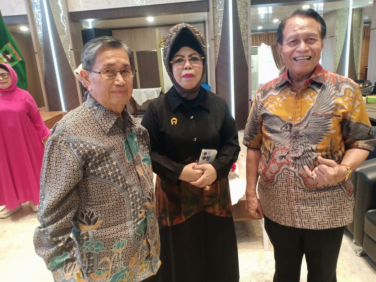 Para pensiunan kantor Gubernur Sumbar yang disebut Sakato Tuo Pemprov Sumbar, mengadakan pertemuan di Aula kantor Gubernur, Sabtu (22/8/2026. Foto Zulnadi