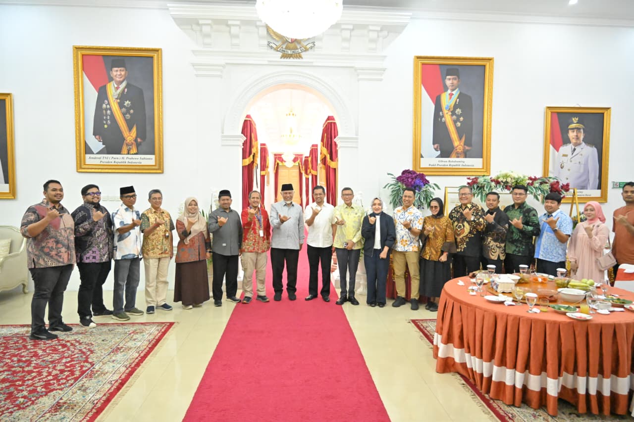 Gubernur Sumatera Barat, Mahyeldi Ansharullah menerima kunjungan Tim Penilai Indonesia Muslim Travel Index (IMTI) 2026 di Istana Gubernuran, Kamis (27/8/2026). Foto : Dok. Makopim/Ab.