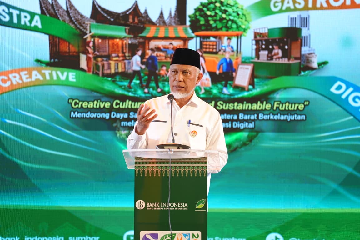 Gubernur Sumatera Barat Mahyeldi Ansharullah, membuka Sumbar Creative Economy Festival 2026 di Padang, jumat (28/8/2026). Foto: Dok. Makopim/David.