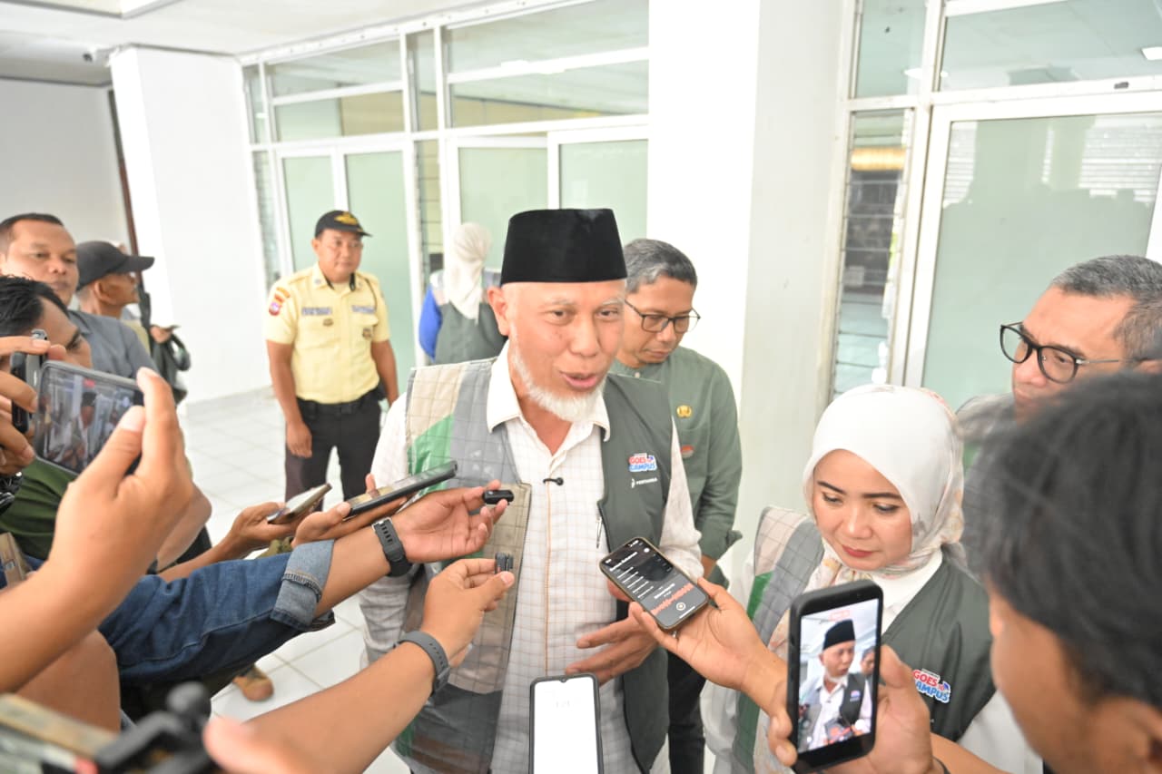 Gubernur Sumatera Barat, Mahyeldi, memberikan keterangan pers setelah menghadiri Pertamina Goes to Campus (PGTC) 2026 Regional Sumbar di Auditorium Universitas Andalas, Jumat (4/9/2026). Foto : Dok. Makopim/Ab.