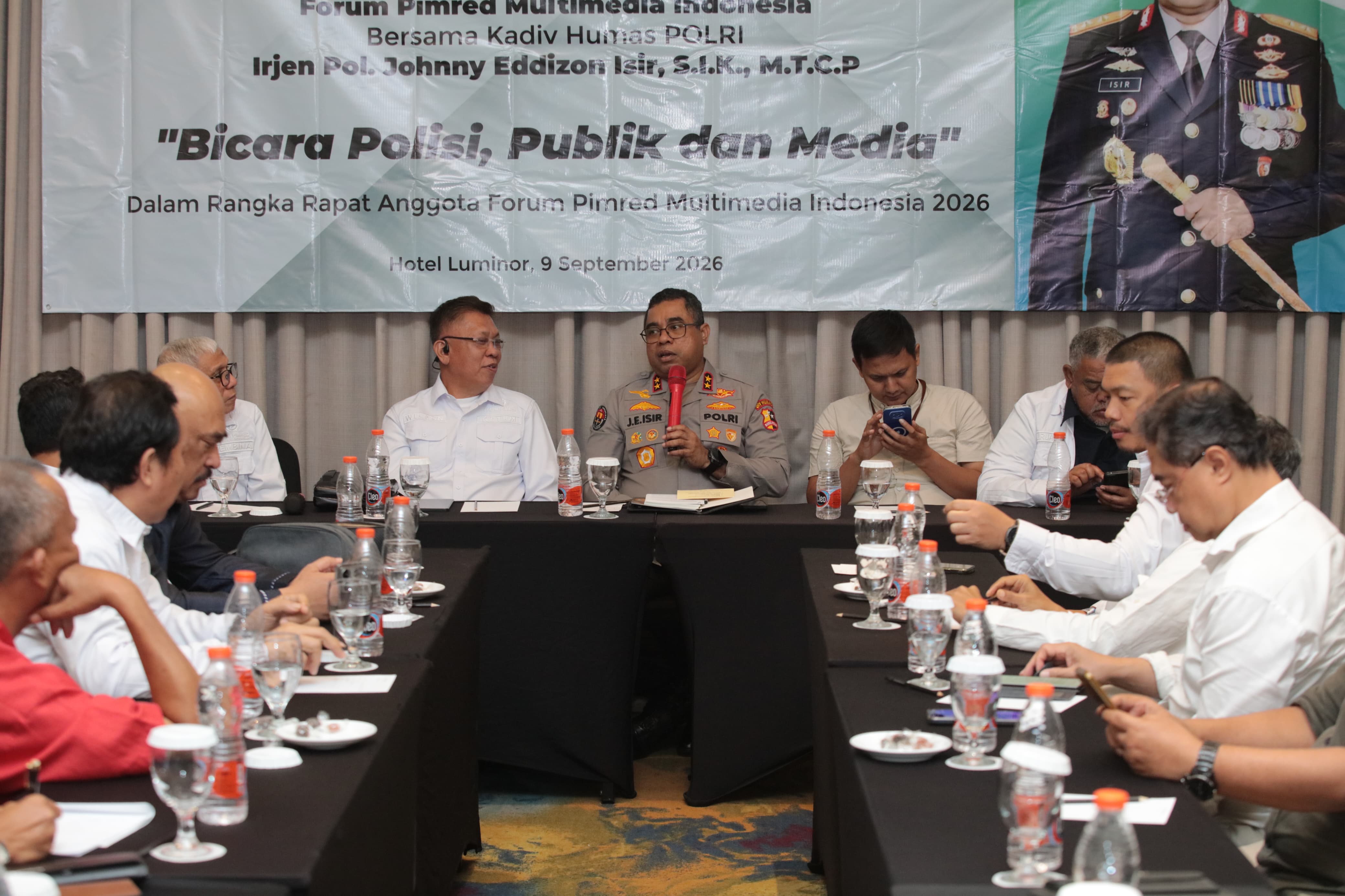 Forum Pimred Multimedia Indonesia (FPRMI) mengadakan Diskusi bertajuk “Bicara Polisi, Publik dan Media” pada Rabu, 9 September 2026 menghadirkan Kadiv Humas Polri, Irjen Pol. Johnny Eddizon Isir. 