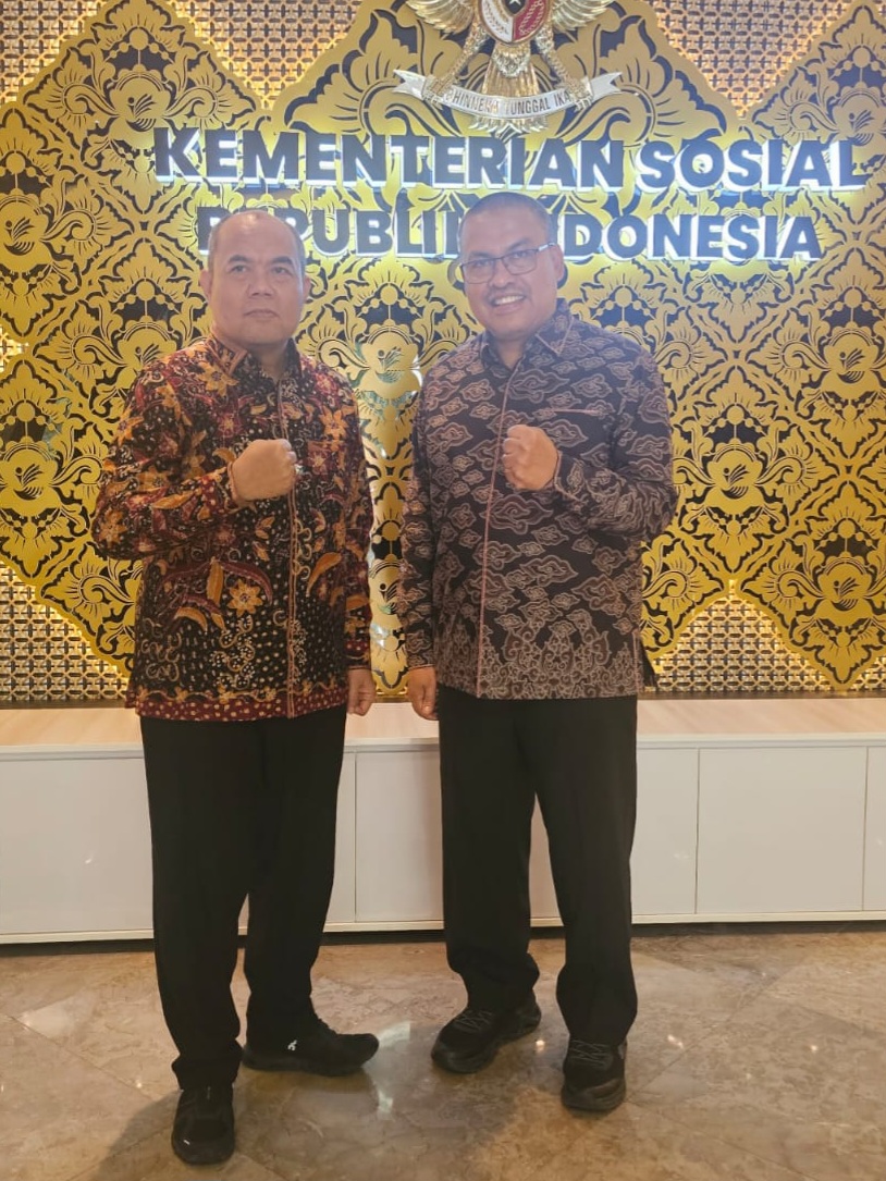 Sekretaris Daerah Provinsi Sumbar, Arry Yuswandi (kanan) dan Dirjen Linjamsos RI, Prof. Dr. Agus Zainal Arifin, di Jakarta. Foto Adpsb. 