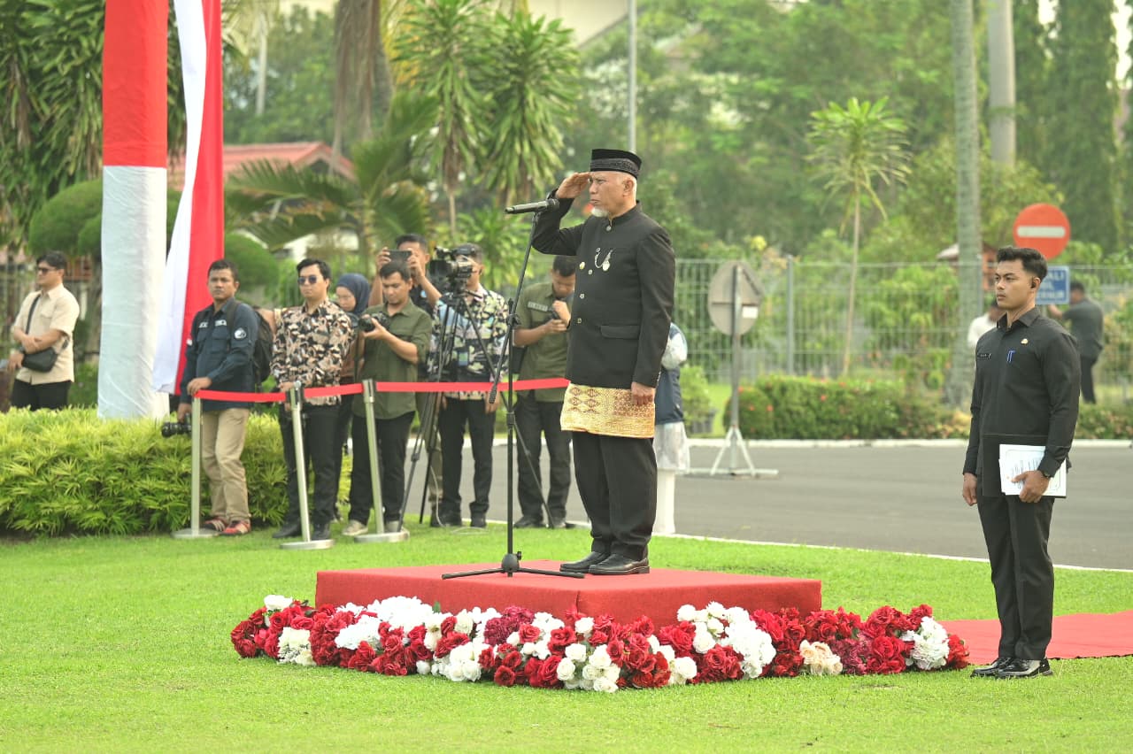 Gubernur Sumatera Barat Mahyeldi Sebagai inspektur upacara hari jadi Prov. Sumbar ke 81 dan kesaktian Pancasila 2026. Istana Gubernur, Padang, Kamis (01/10/2026). ?Foto: Dok. Makopim/Adp
