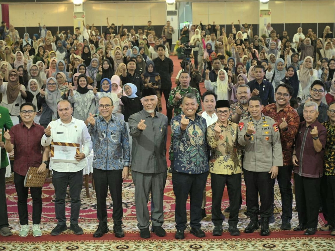 Klinik UMKM Minang Bangkit Regional II Sumatera Barat di Auditorium Unand Padang, Jumat (2/10/2026), dihadiri Gubernur Sumbar, dan Wakil Menteri UMKM. Foto Adpsb. 