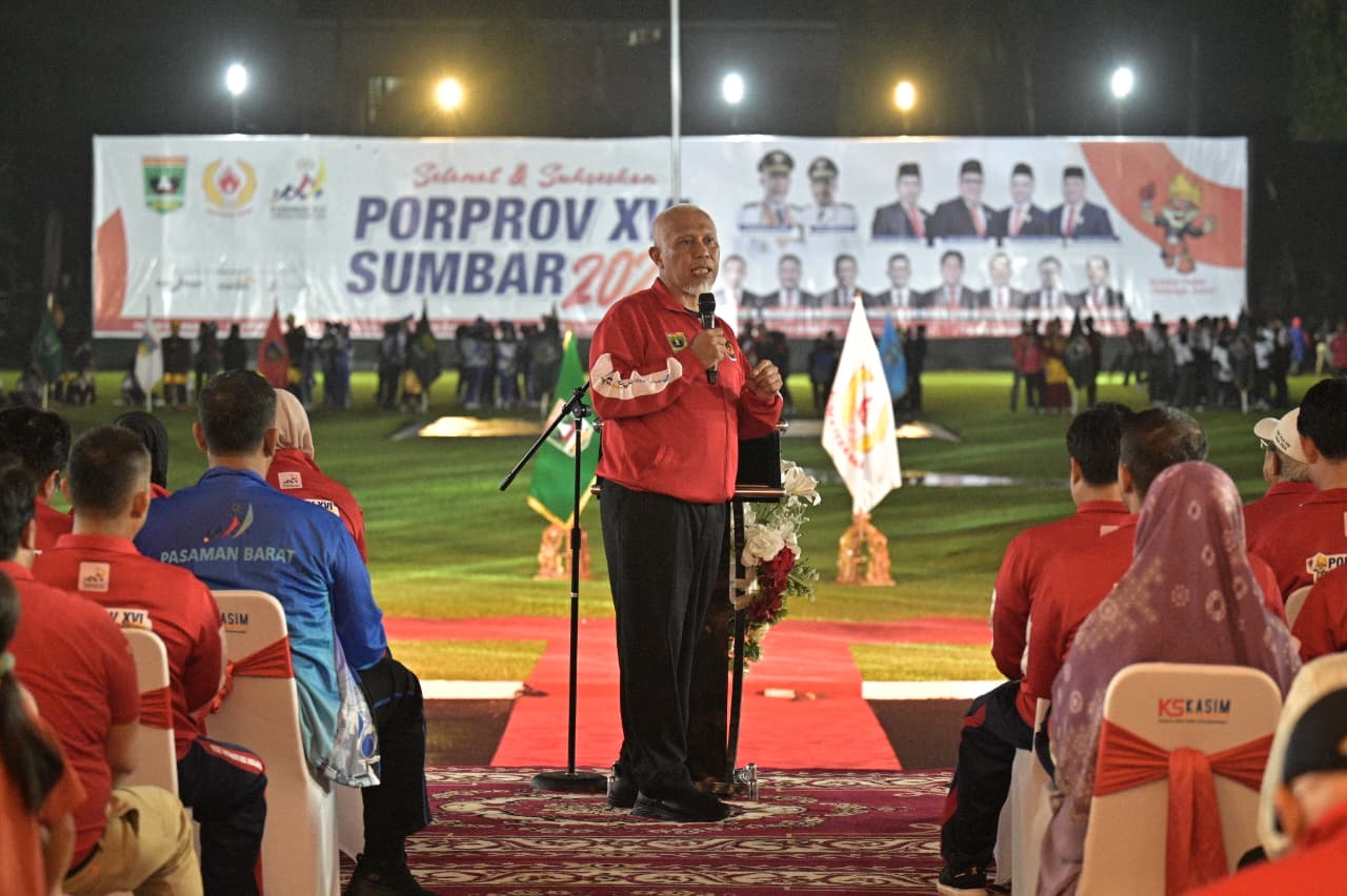 Gubernur Sumbar Mahyeldi membuka Porprov XVI Sumatera Barat 2026. Istana Gubernur, Padang, Jumat (2/10/2026). ?Foto: Dok. Makopim/Adp.
