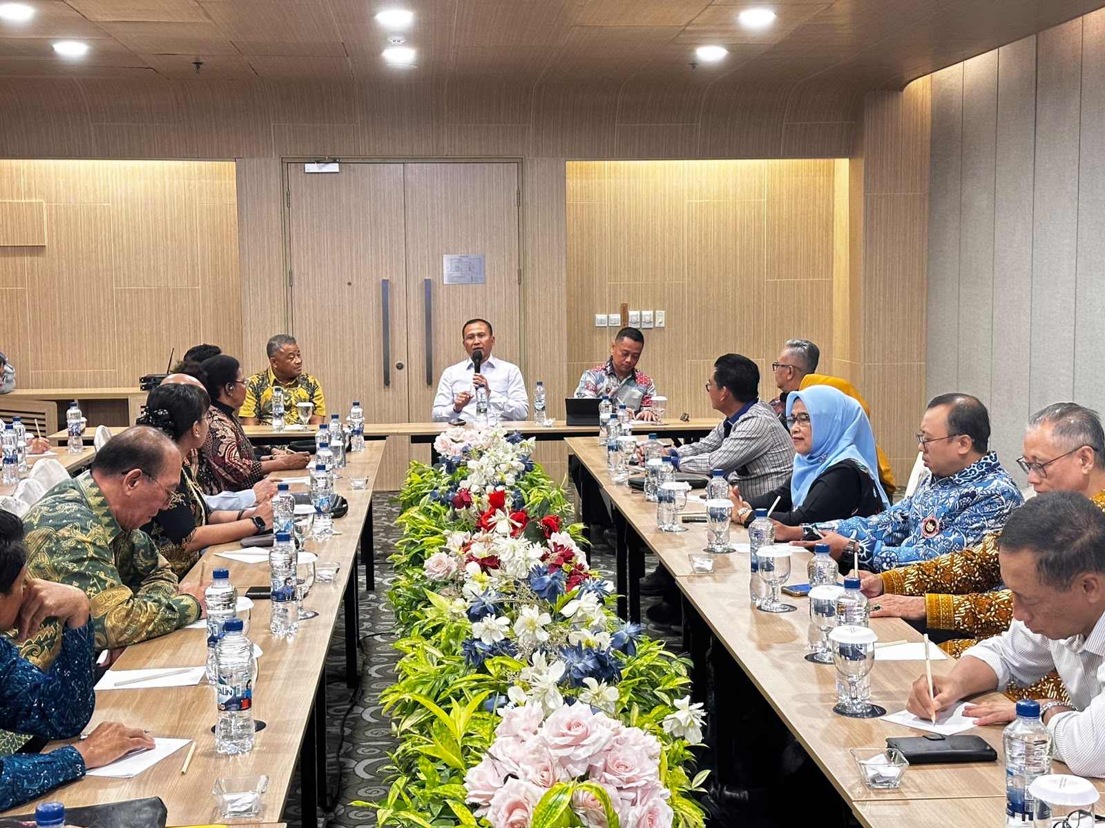 Monitoring dan Evaluasi BNPT ini diikuti langsung oleh Ketua FKPT Provinsi Sumatera Barat Adil Mubarak, S.IP.,M.Si secara luring di Hotel Grand Mercure Jakarta, 6-8 Oktober 2026. Foto ist.