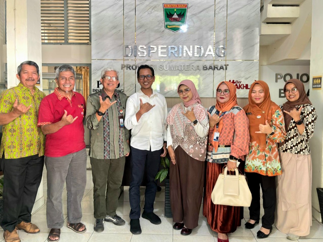 Panitia dan Penguji Calon Anggota Badan Penyelesaian Sengketa Konsumen - BPSK untuk tiga daerah yakni; Kota Padang, Kota Bukittinggi dan Kabupaten Sijunjung. Foto ist.