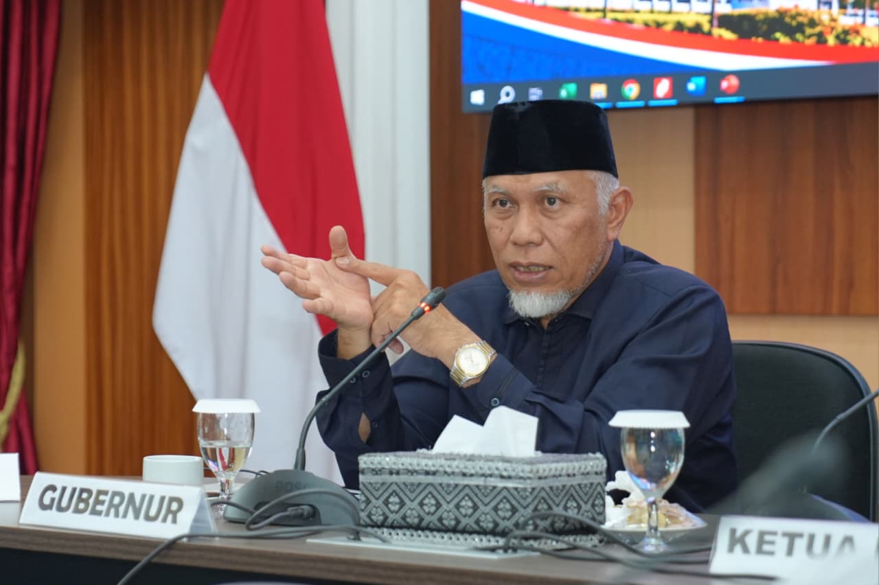 Gubernur Mahyeldi saat memimpin Focus Group Discussion (FGD) Forkopimda tentang Peredaran Narkoba di Ruang Rapat Istana Gubernur, Jumat (23/10/2026). Foto Adpsb.