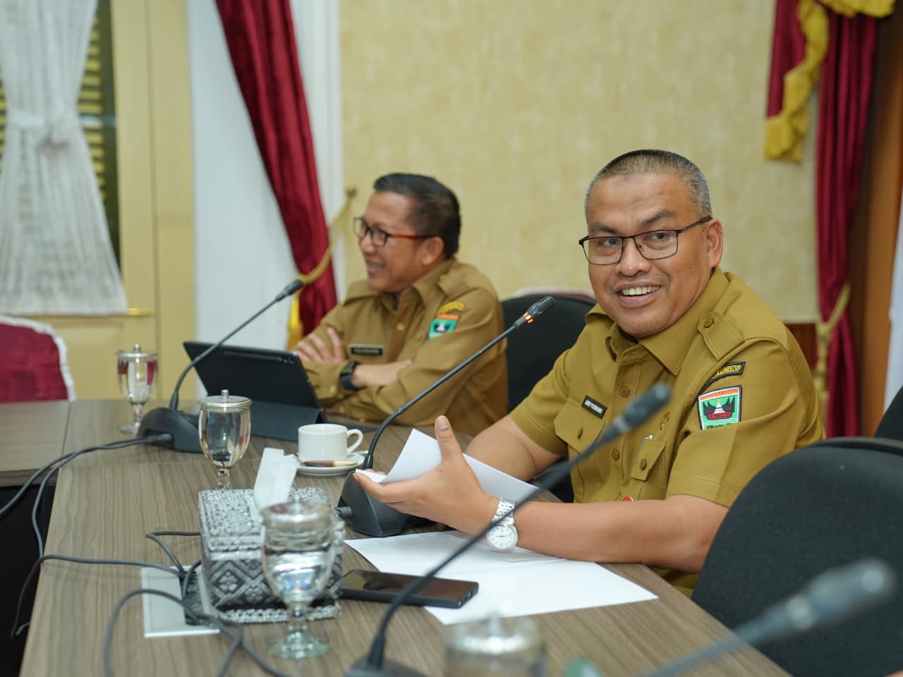 Sekda Prov Sumatera Barat, Arry Yuswandi memimpin Rapat tentang Percepatan Nagari Creativ Hub bersama OPD terkait lingkup Pemprov Sumbar di Ruang Rapat Istana Gubernuran Padang. Foto Adpsb. 