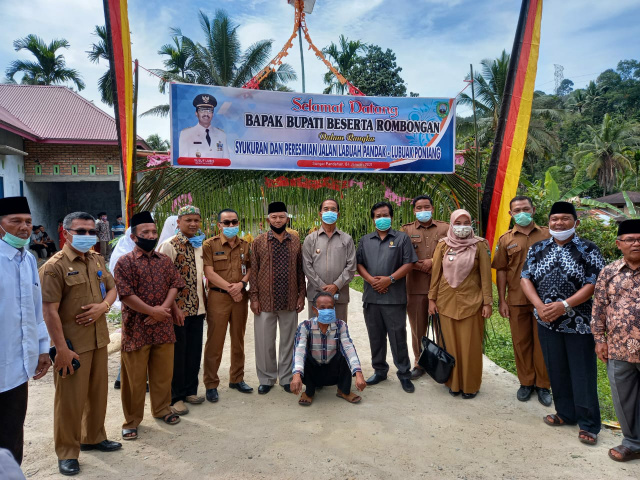 Peresmian Jalan Lingkung di Sungai Pandahan, Lubuk Sikaping