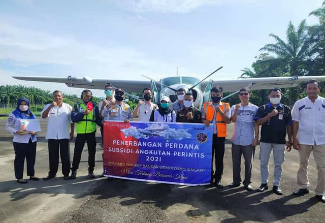 Peresmian penerbangan perdana di Bandara Pusako Anak Nagari Kenagarian Kapa, Kecamatan Luhak Nan Dua Kabupaten Pasaman Barat, Jumat (08/01).