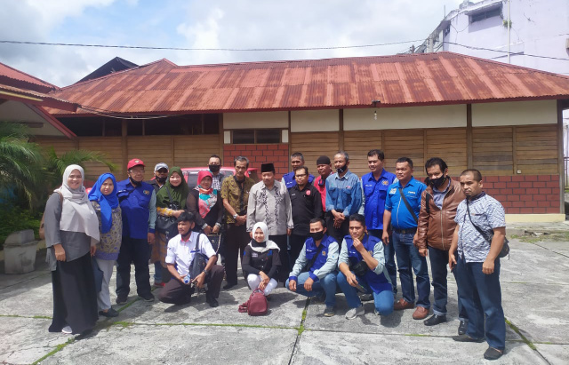 Bupati Agam terpilih Andriwarman usai bersilaturahmi dengan pengurus PWI Bukittinggi.