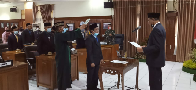 Pengucapan sumpah PAW anggota DPRD Bukittinggi.