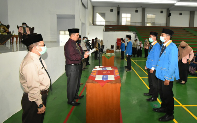 Rektor IAIN Batusangkar lantik sejumlah organisasi mahasiswa.