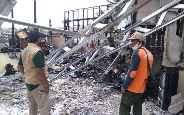 Puing-puing sisa kebakaran yang menghanguskan asrama putri Ponpes Cahaya Islam Payakumbuh.