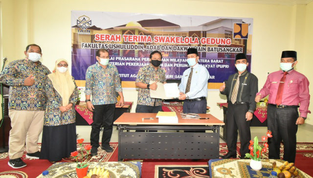 Serahterima swakelola gedung FUAD.