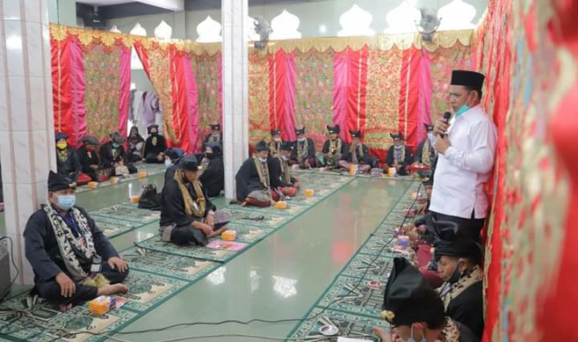 Wakil Walikota Solok Reinier ketika membuka Musyawarah Nagari Solok.