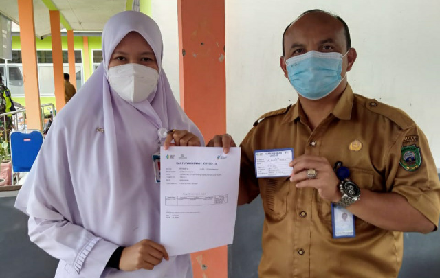 Foto: Kadis Kesehatan Pasaman, dr Rahadian setelah divaksinasi