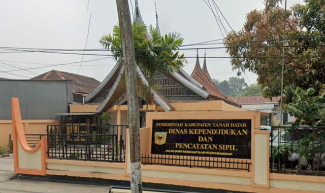 Kantor Dinas Kependudukan dan Catatan Sipil Kabupaten Tanah Datar.