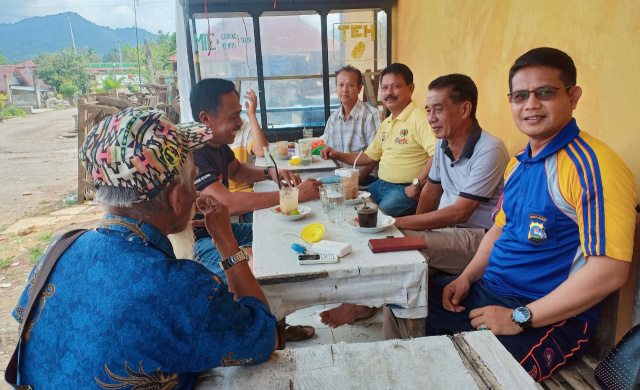 BERBAUR: Tidak memandang waktu dan tempat, Kapolsek Sijunjung, selalu hadir di tengah masyarakat. (syaifulhusein)