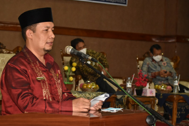 Rektor IAIN Batusangkar Marjoni Imamora