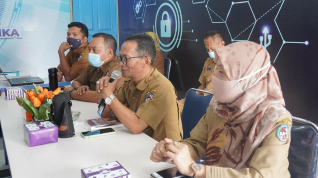 Kepala Dinas Komunikasi dan Informatika Kabupaten Limapuluh Kota Fery Chofa memberikan keterangan.