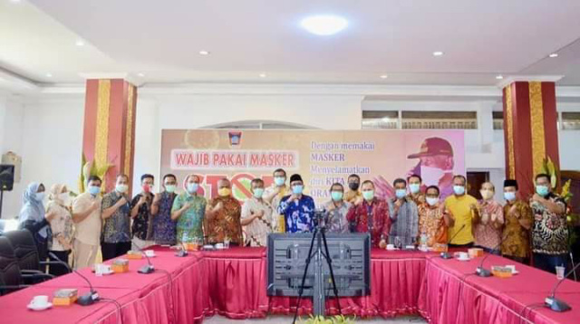 Wawako Padang Hendri Septa saat melepas 30 pejabat Pemko Padang mengikuti Diklatpim III.