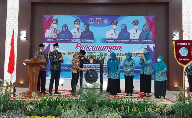 Wagub Sumbar Audy Joinaldi membuka secara resmi pencanangan Bulan Bhakti Dasa Wisma dan Bulan Bhakti Gotong Royong Masyarakat (BBGRM) XVIII tahun 2021 tingkat Provinsi Sumatera Barat