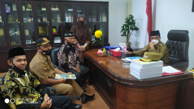 Walinagari Sitanang, Kecamatan Lareh Sago Halaban Hardison Datuak Tulahir mendatangi Bupati Limapuluh Kota Safaruddin Dt Bandaro Rajo