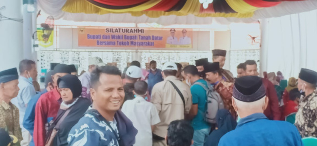 Bupati Tanahdatar bersilaturahmi dengan ratusan tokoh masyarakat se Tanahdatar, di Gazebo, Komplek Indo Jolito, Batusangkar, Sabtu dan Minggu