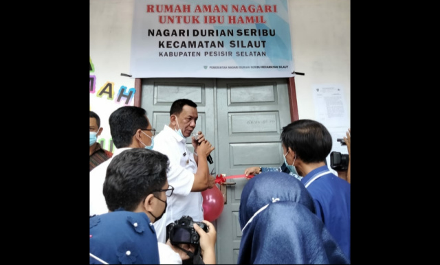 Bupati Pesisir Selatan, Drs. RusmaYul Anwar, meresmikan Nagari Tageh (Tangguh) di nagari Durian Seribu Kec. Silaut.