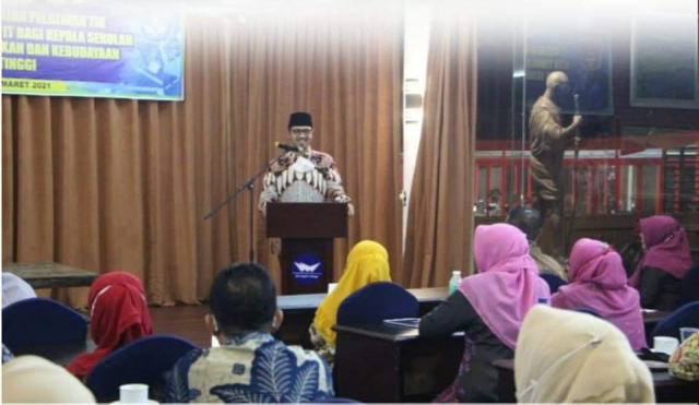 Walikota Bukittinggi Erman Safar membuka pelatihan  Teknologi Informasi dan Komunikasi (TIK) bagi kepala sekolah TK, SD, SLTP negeri dan swasta se Kota Bukittinggi