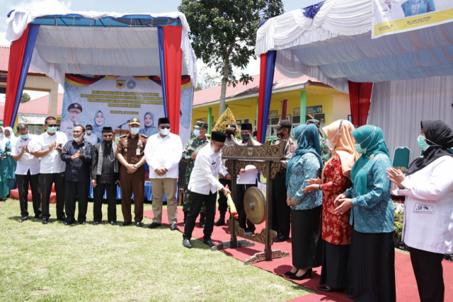 Bupati Tanah Datar Eka Putra pada Pencanangan Bulan Bakti Dasawisma V dan Bulan Bakti Gotong Royong Masyarakat (BBGRM) XVIII