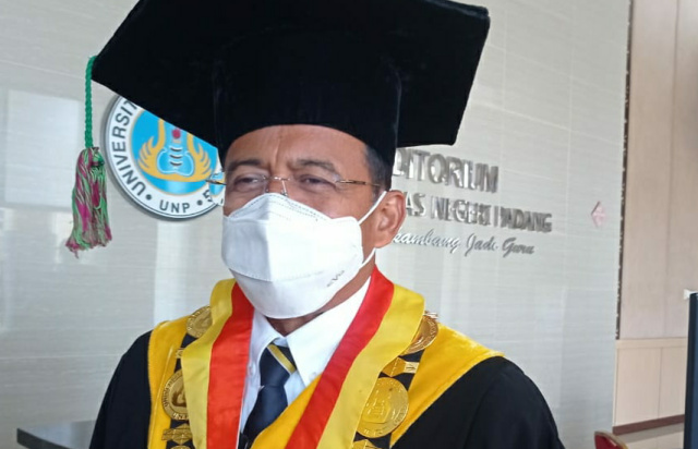 Rektor UNP Prof. Ganefri, Ph.D