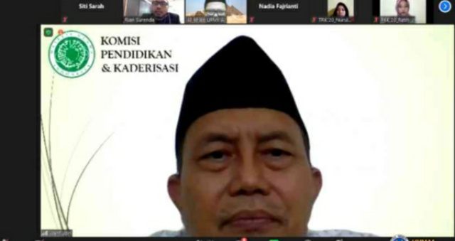 Wakil Ketua Komisi Pendidikan dan Kaderisasi ( KPK) MUI, K.H. Wahfiudin Sakam, SE, MBA saat Subuh Mubaraqah Universitas Negeri Padang
